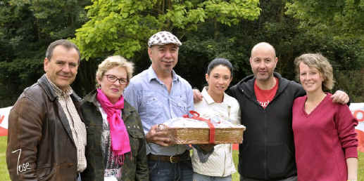 U_09_Juez_autoridades_2181_MZN15W.jpg (94165 bytes)