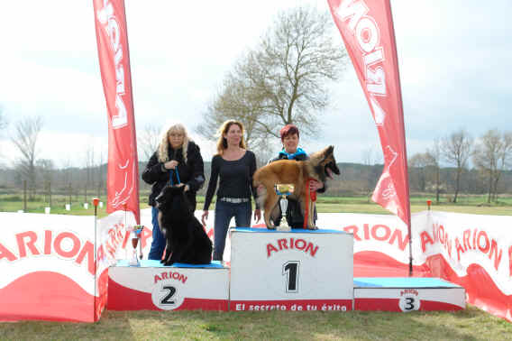 jovenes.JPG (2315832 bytes)