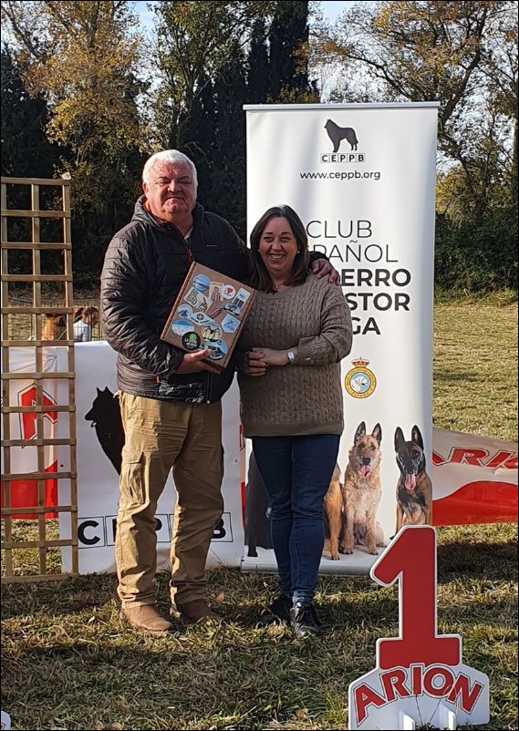 Entrega de obsequio de agradecimiento a D. Sergio Romera.